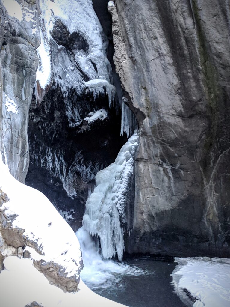 Box Canyon falls, frozen.