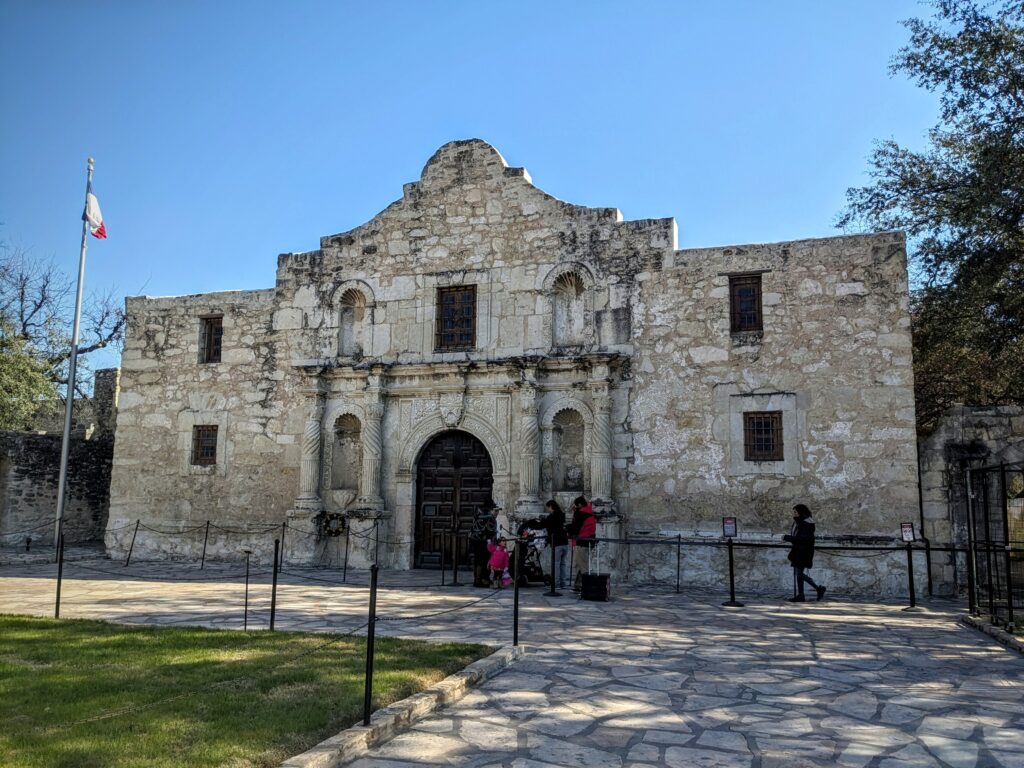 A picture of the front of the Alamo in San Antonio, Texas.